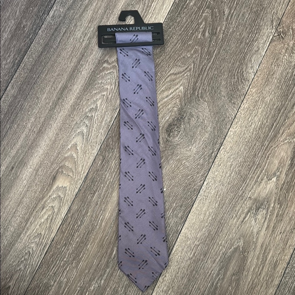 Banana Republic Men's Tie in Subtle Gray Pattern NWT
